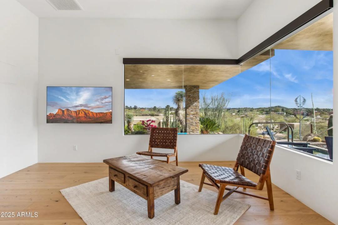 Real Estate Picture 16