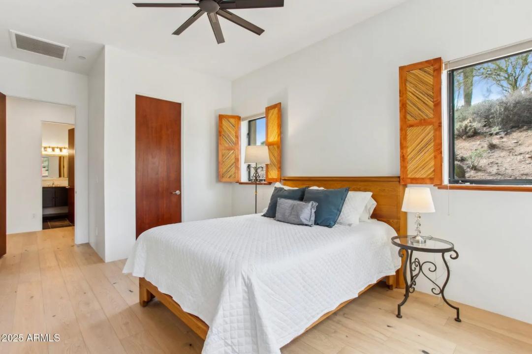 Real Estate Picture 24