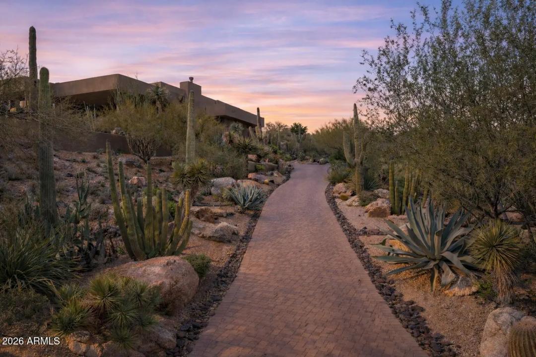 Real Estate Picture 4