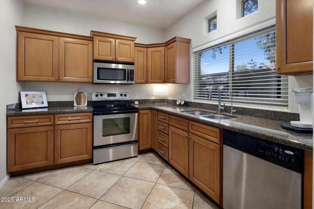 Real Estate Picture 9