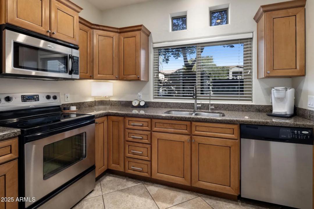 Real Estate Picture 11