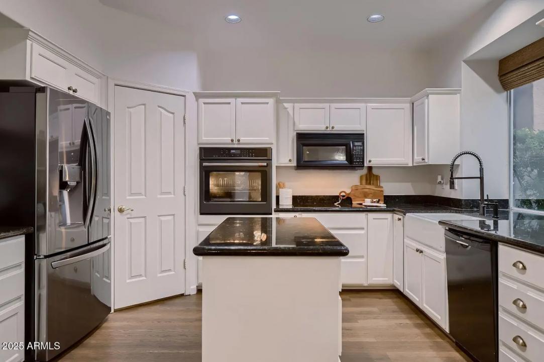 Real Estate Picture 11