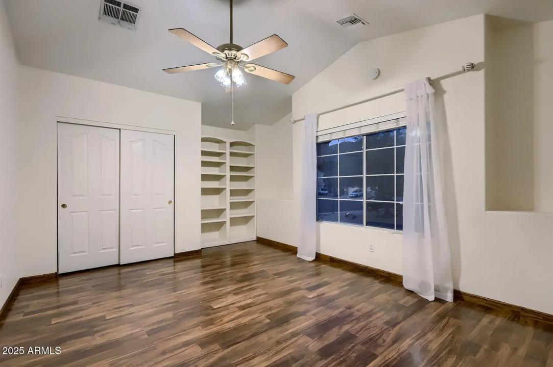 Real Estate Picture 24