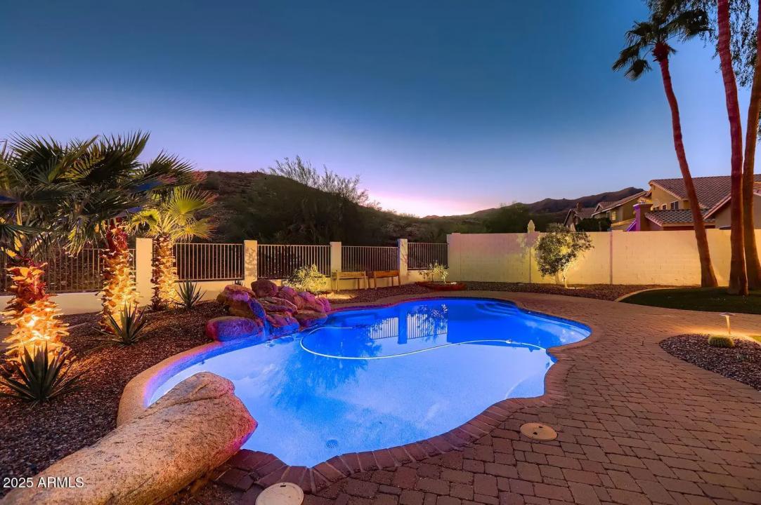 Real Estate Picture 4