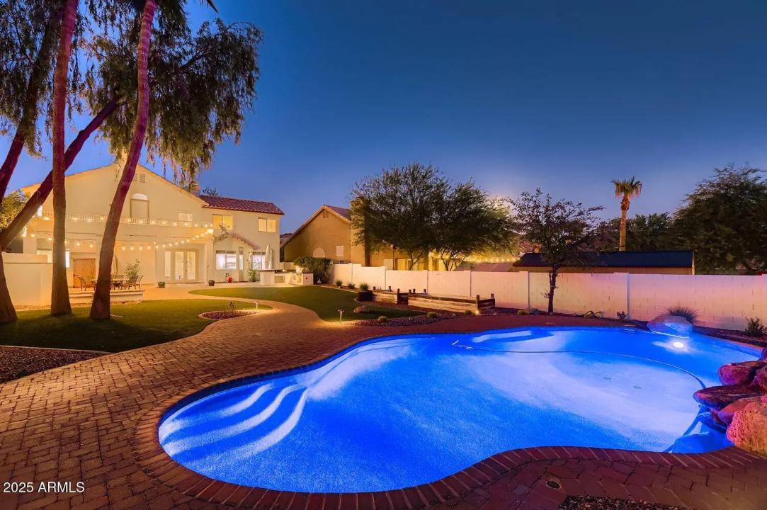 Real Estate Picture 3