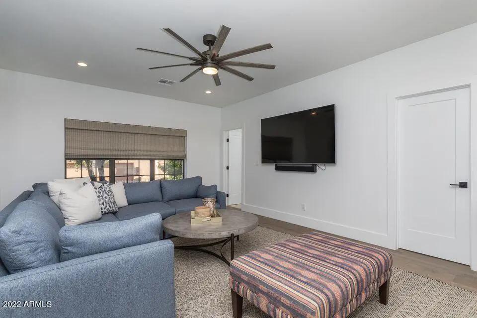 Real Estate Picture 11