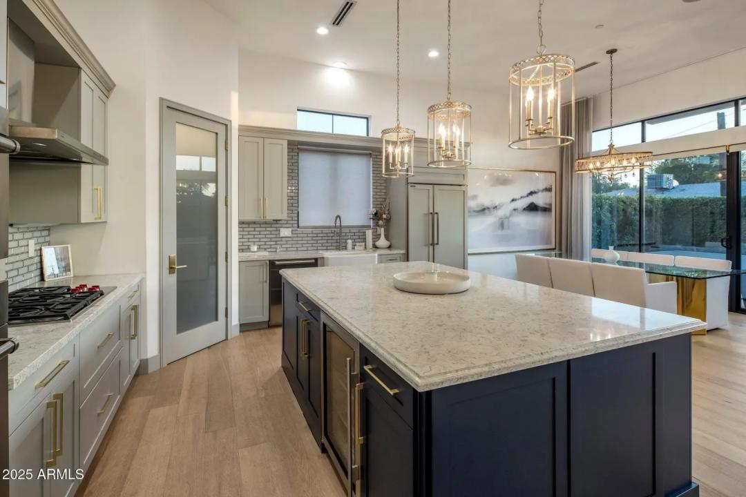Real Estate Picture 8