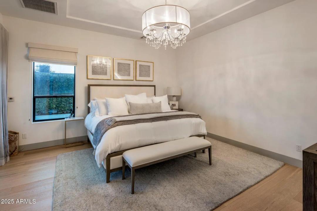Real Estate Picture 12