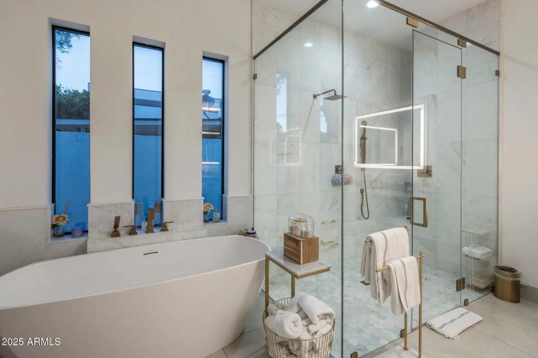 Real Estate Picture 14
