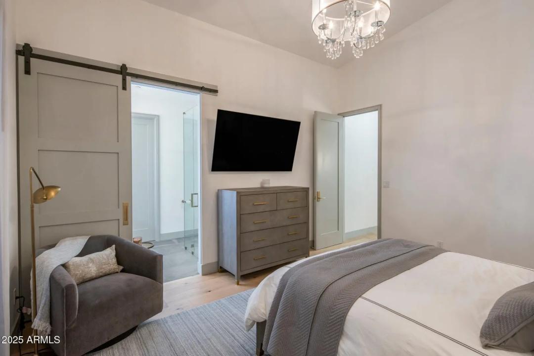 Real Estate Picture 19