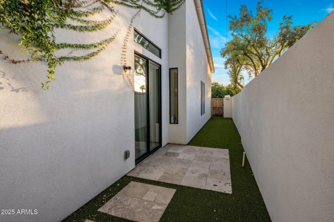 Real Estate Picture 29