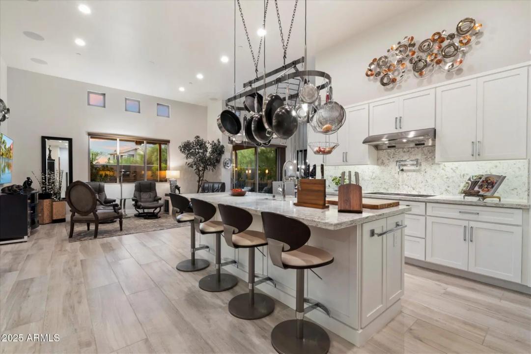 Real Estate Picture 5
