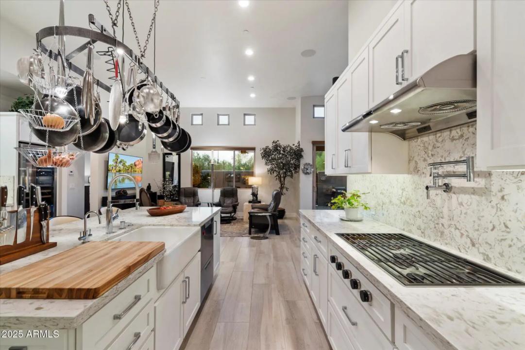 Real Estate Picture 7