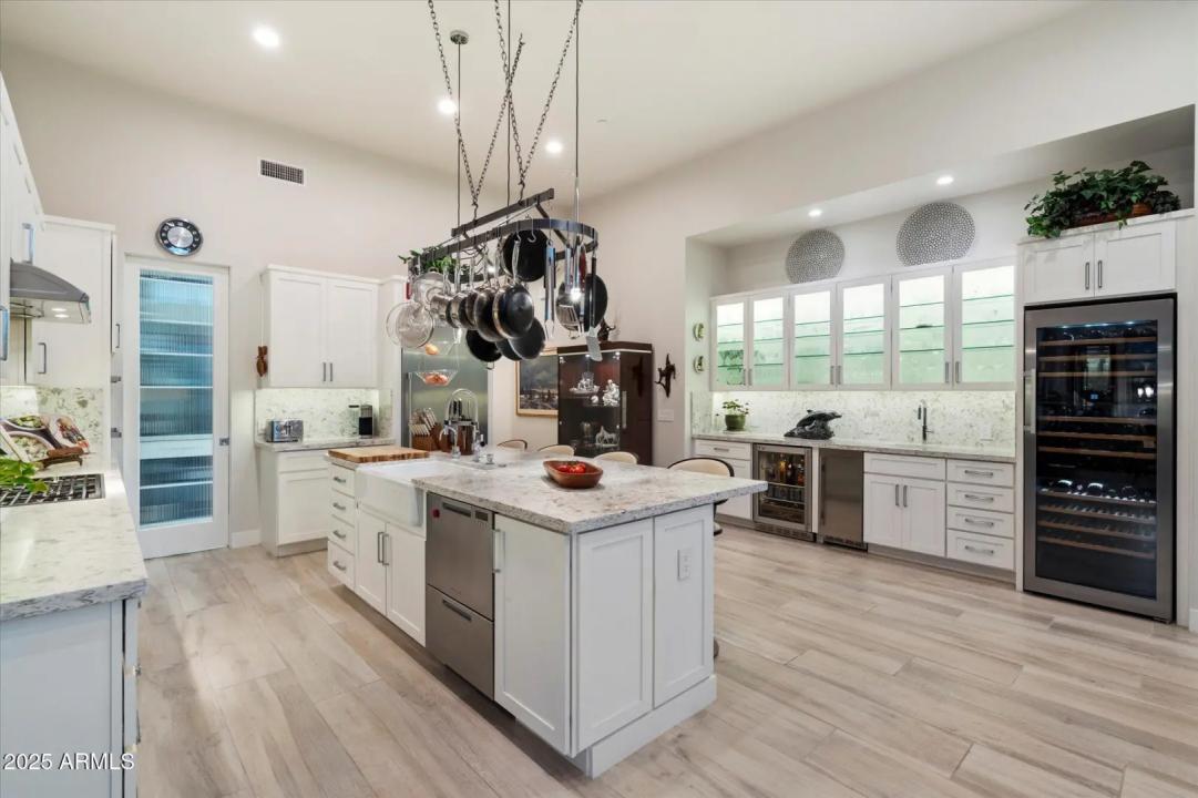 Real Estate Picture 8