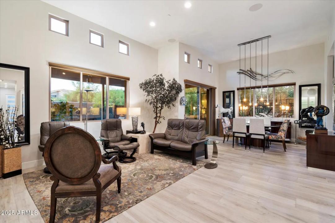 Real Estate Picture 11