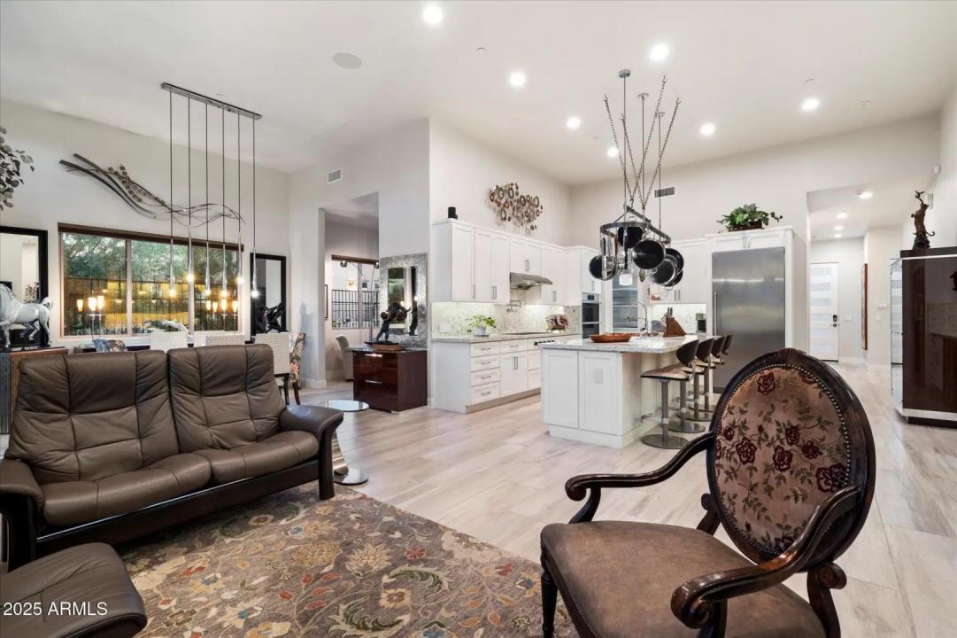 Real Estate Picture 12