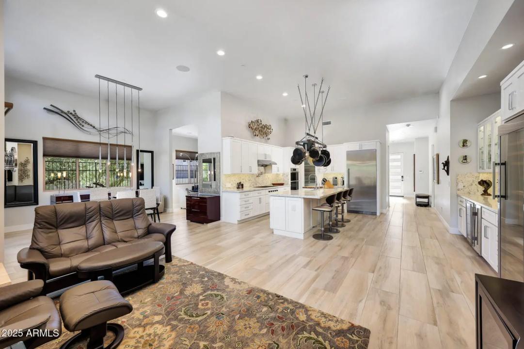 Real Estate Picture 22