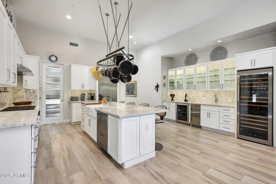 Real Estate Picture 10