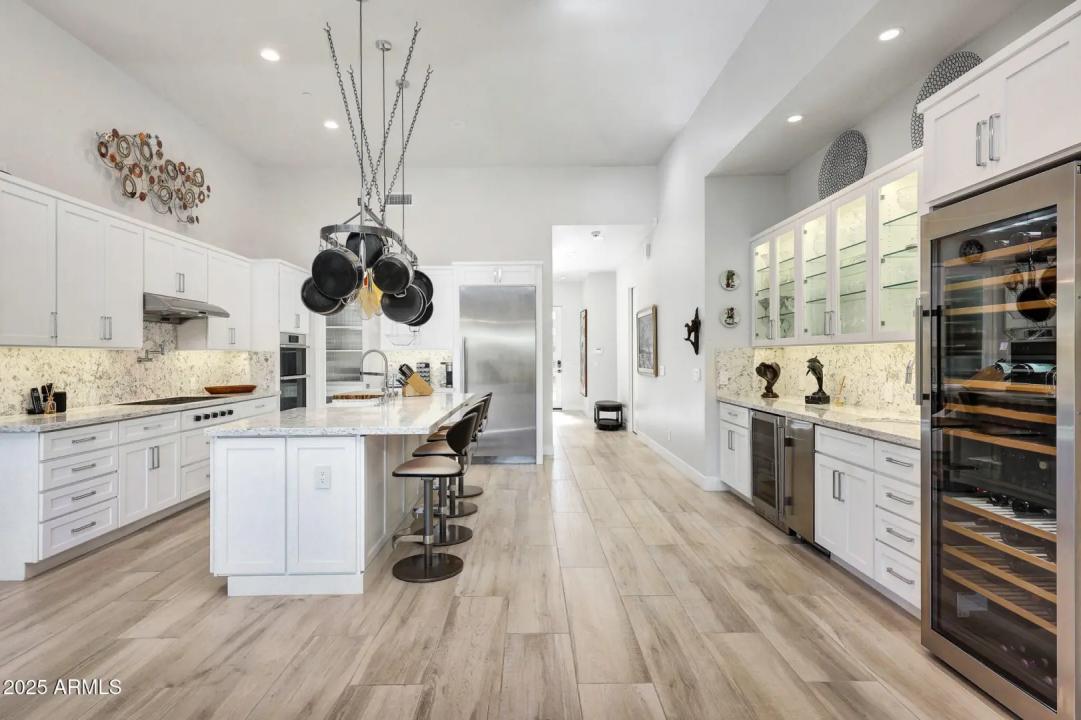 Real Estate Picture 11