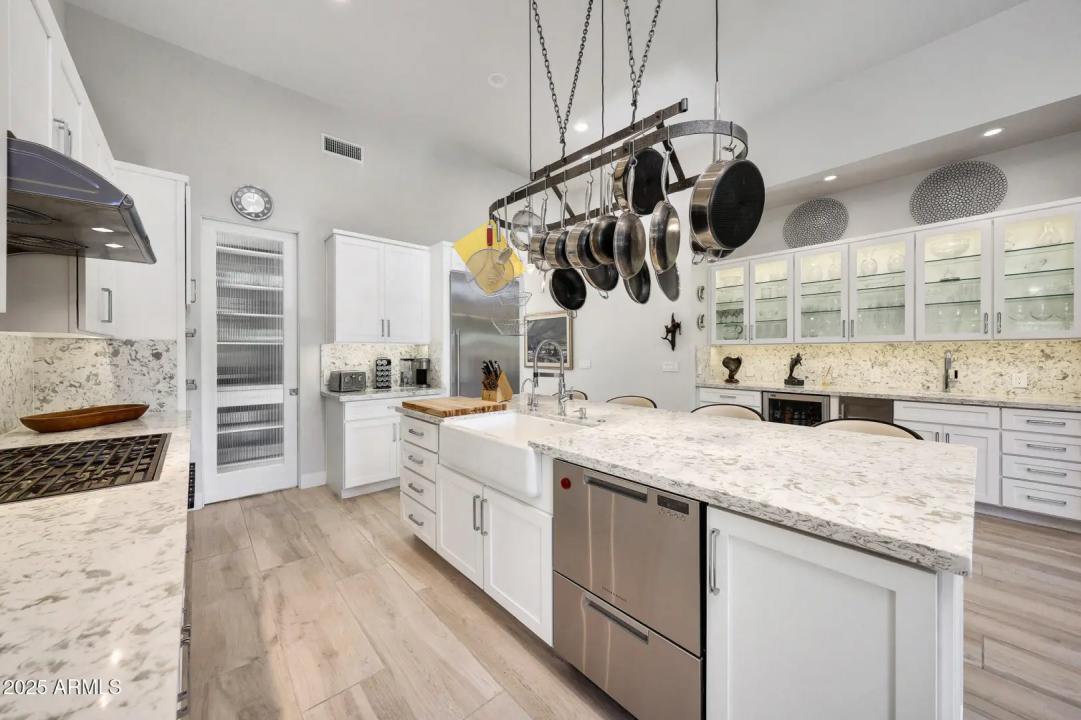 Real Estate Picture 13