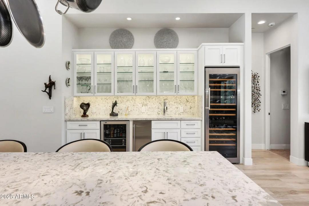 Real Estate Picture 14