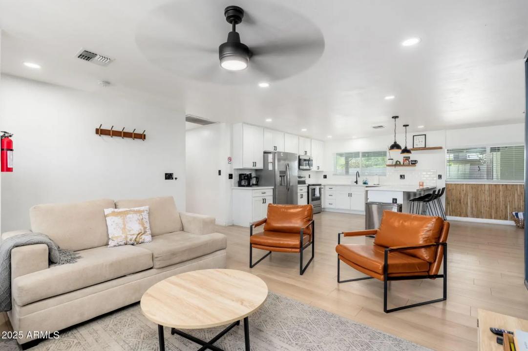 Real Estate Picture 4
