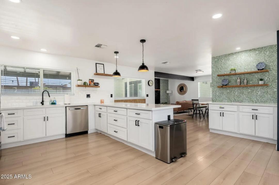 Real Estate Picture 7