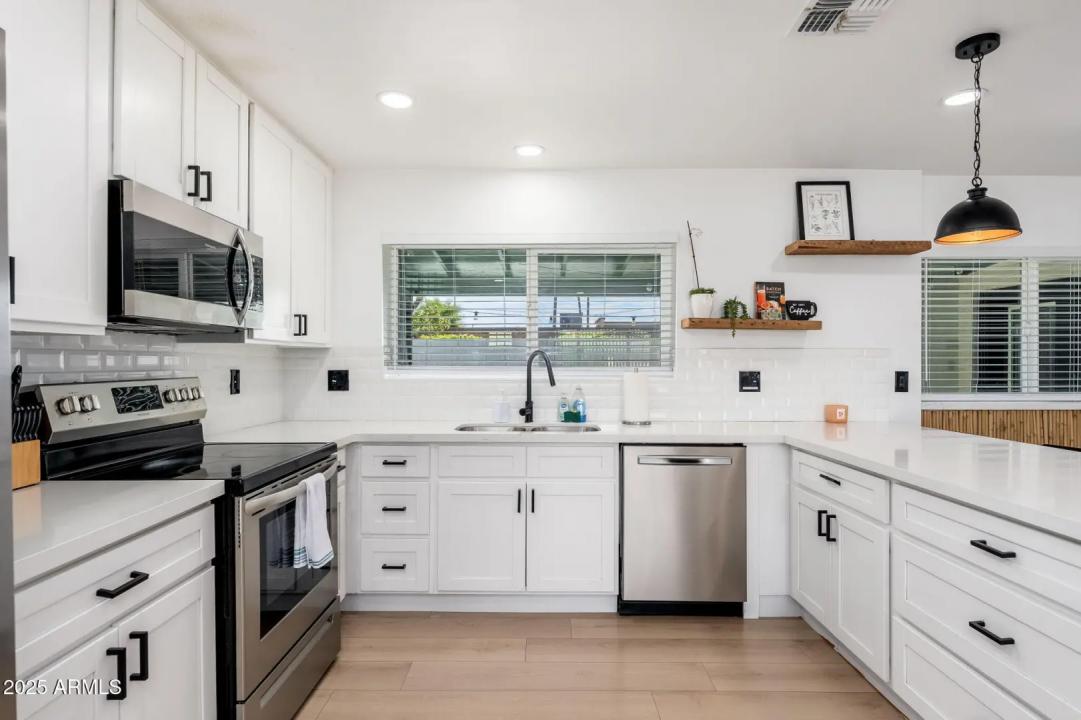 Real Estate Picture 6