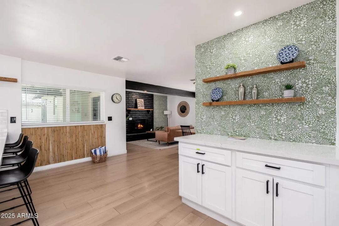 Real Estate Picture 9
