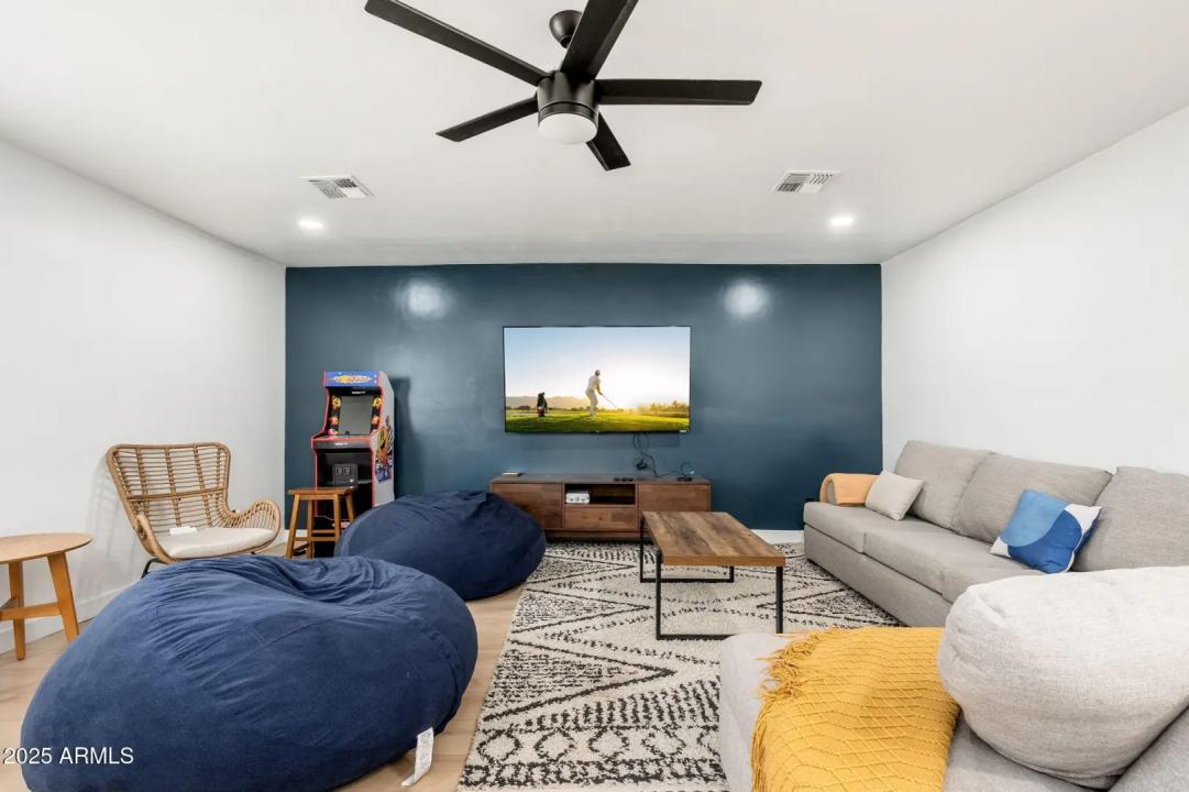 Real Estate Picture 12
