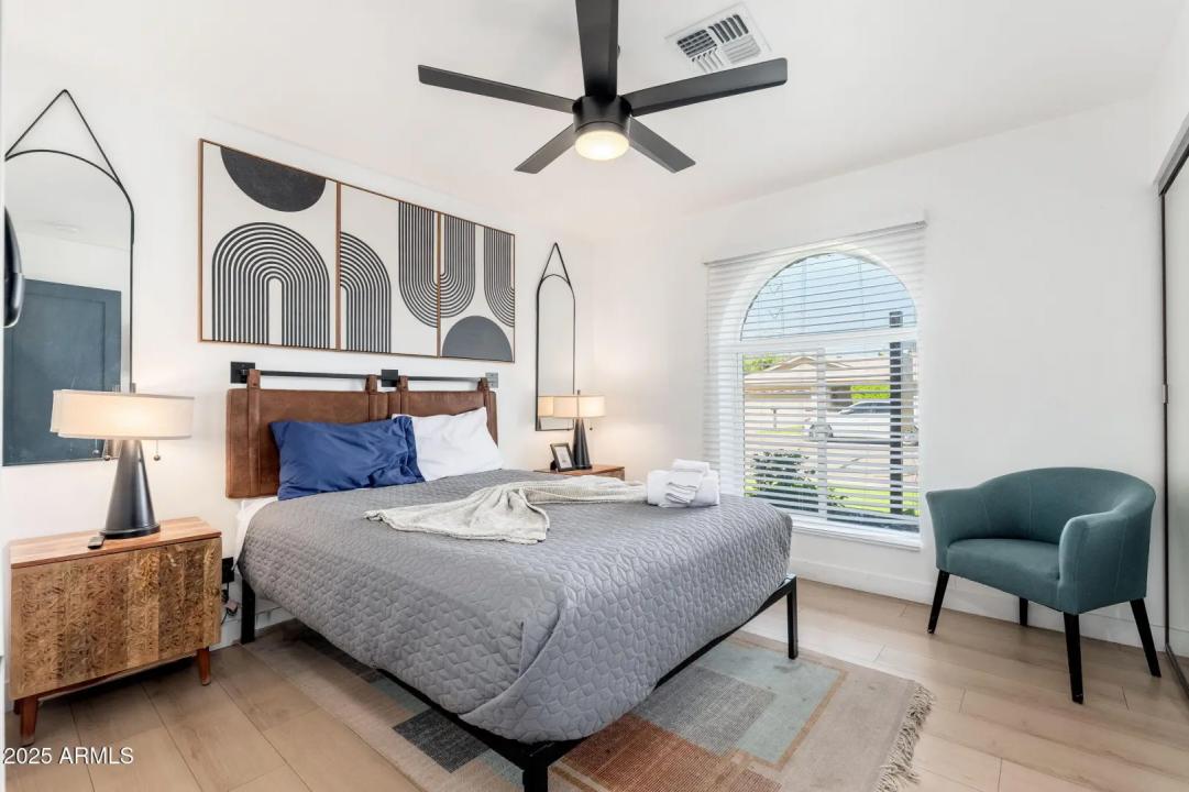 Real Estate Picture 16