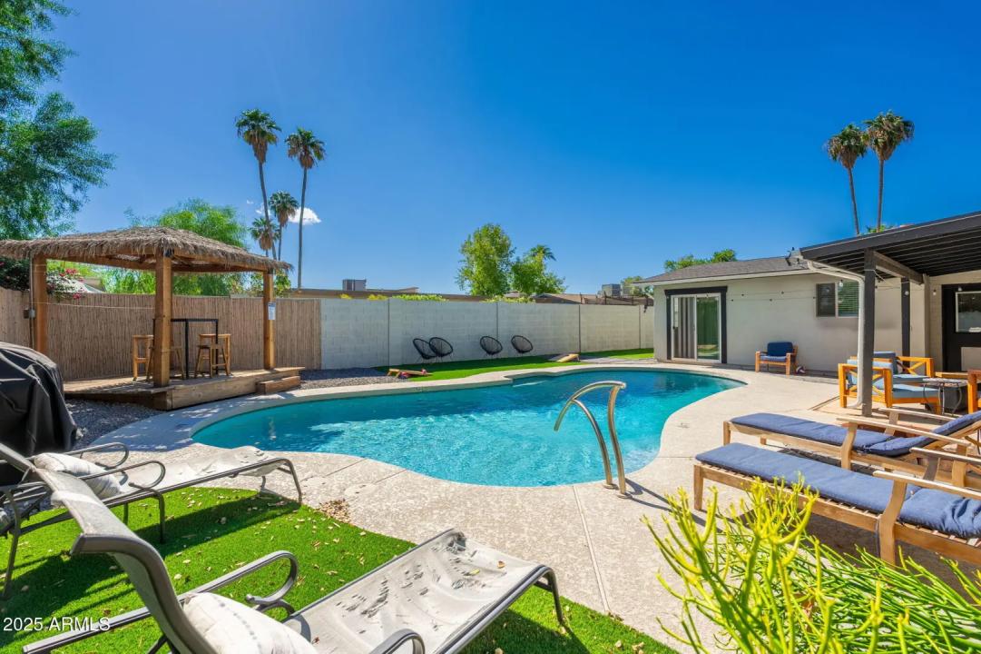 Real Estate Picture 22
