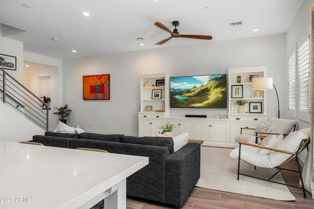 Real Estate Picture 8