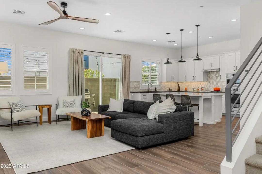 Real Estate Picture 4