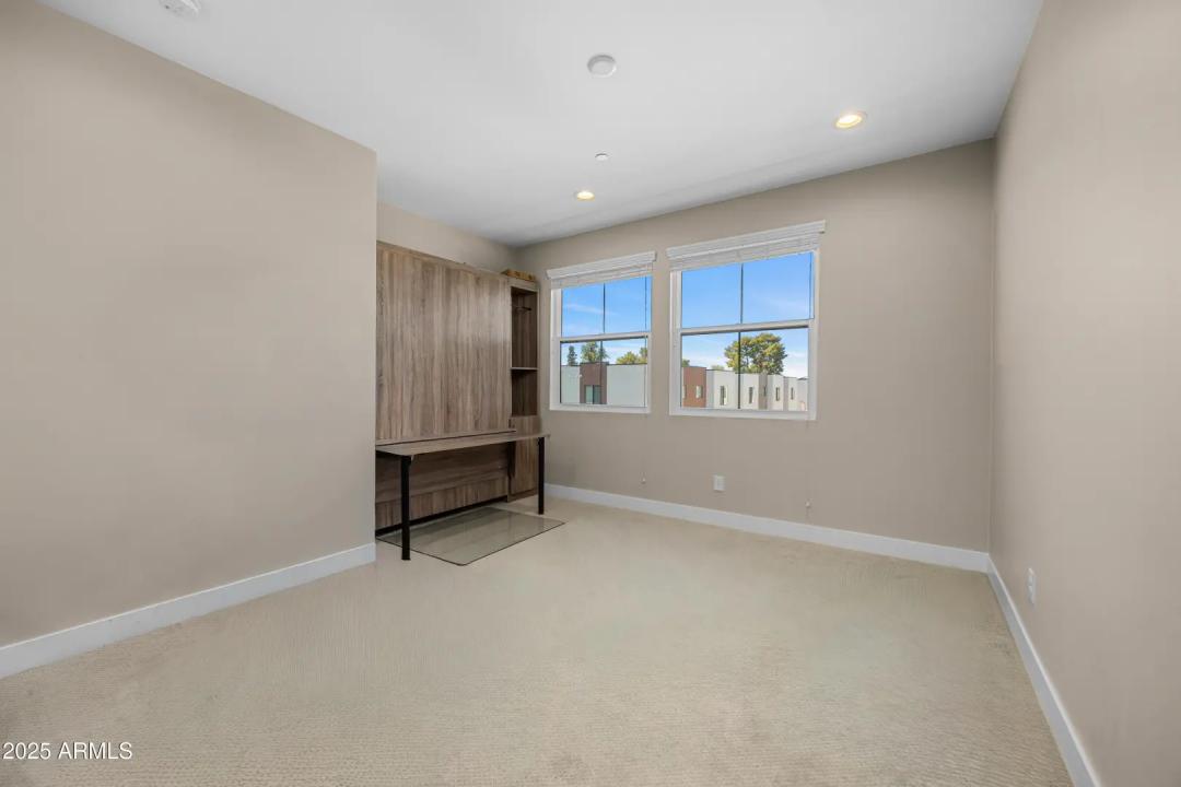 Real Estate Picture 18