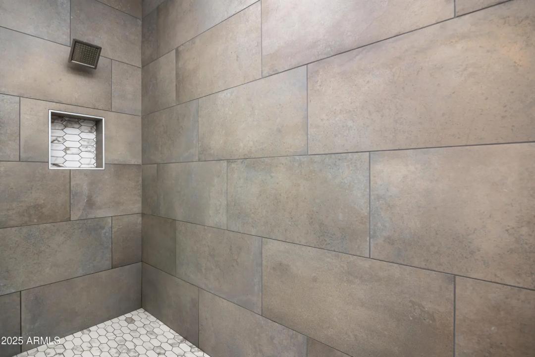 Real Estate Picture 14