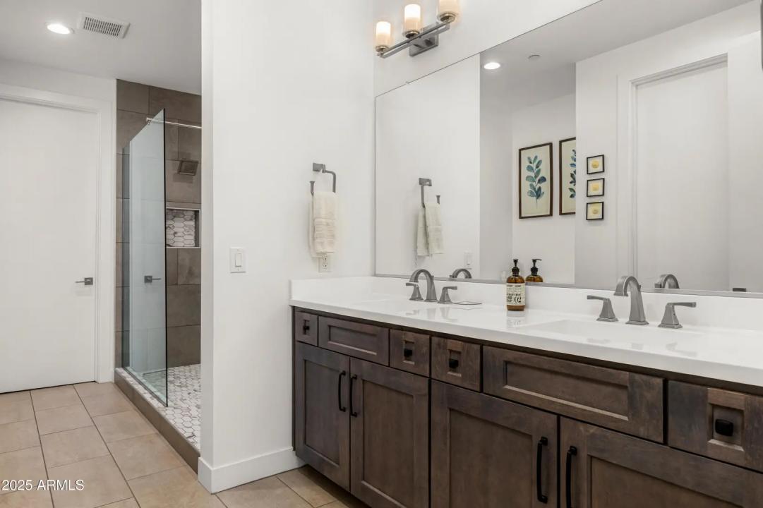 Real Estate Picture 12