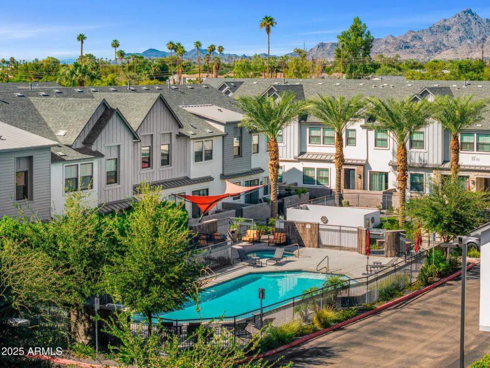 Real Estate Picture 24