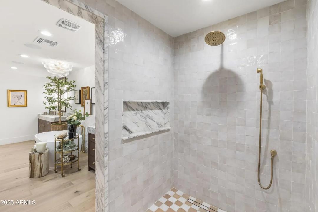 Real Estate Picture 43