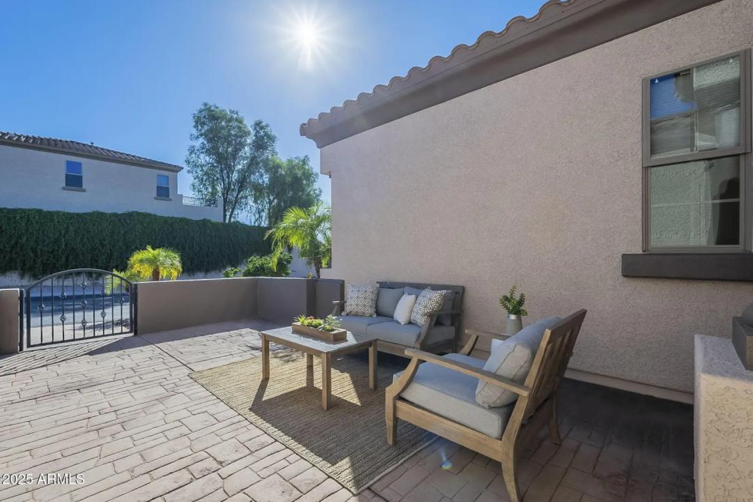 Real Estate Picture 4