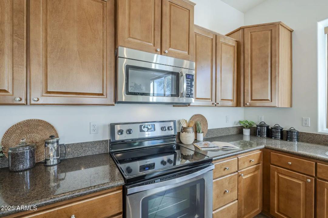 Real Estate Picture 14