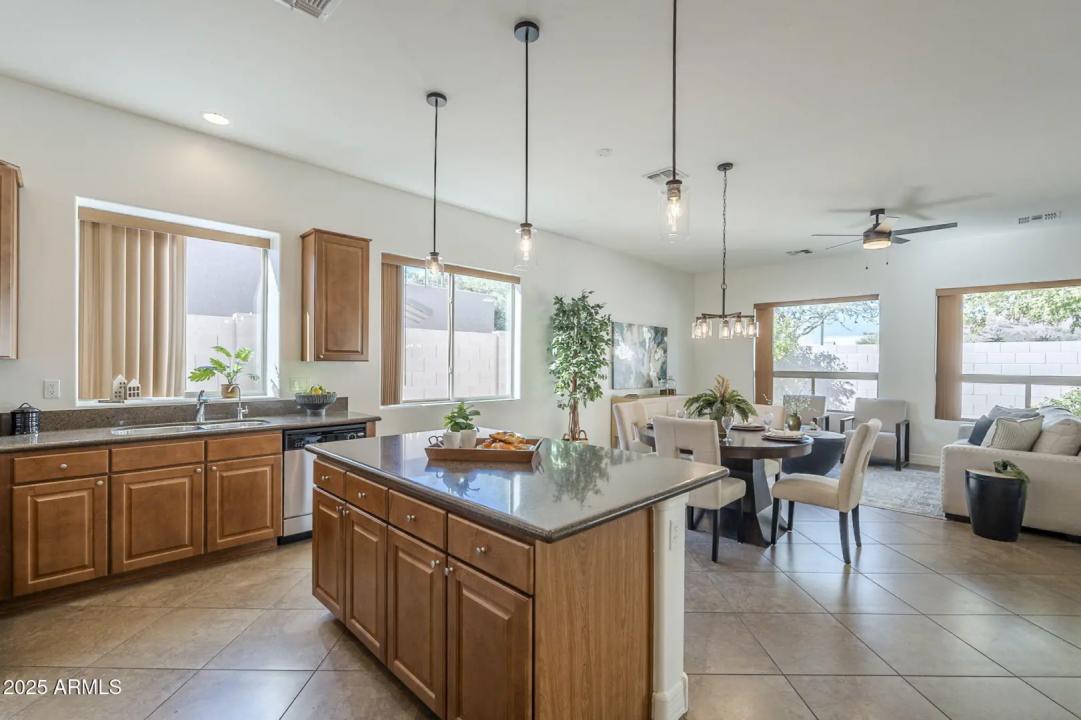 Real Estate Picture 11