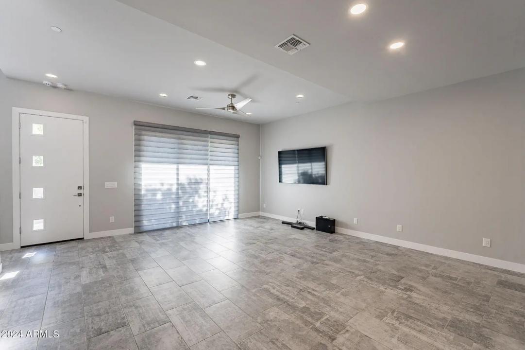 Real Estate Picture 4