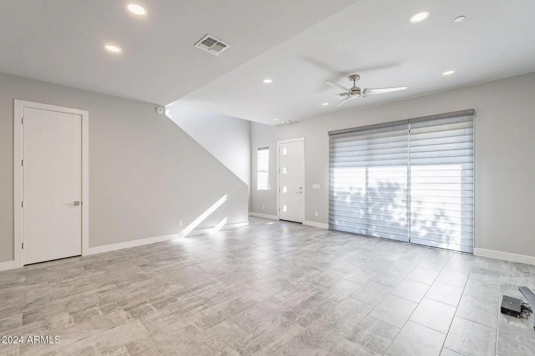 Real Estate Picture 5