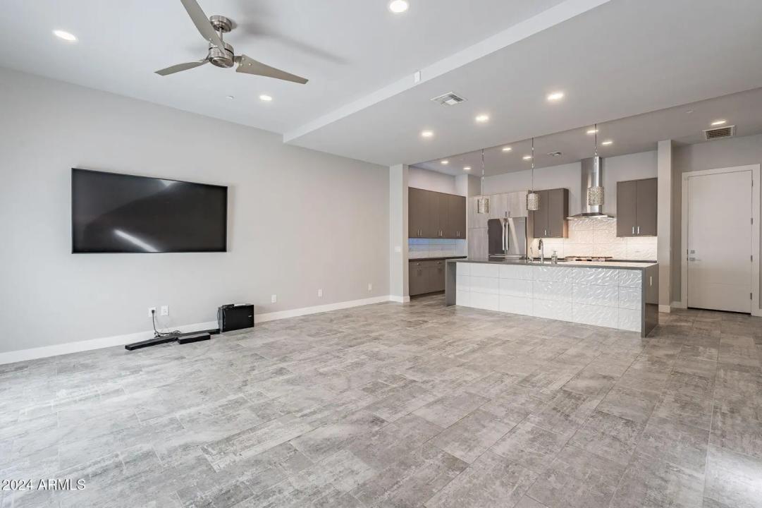 Real Estate Picture 7