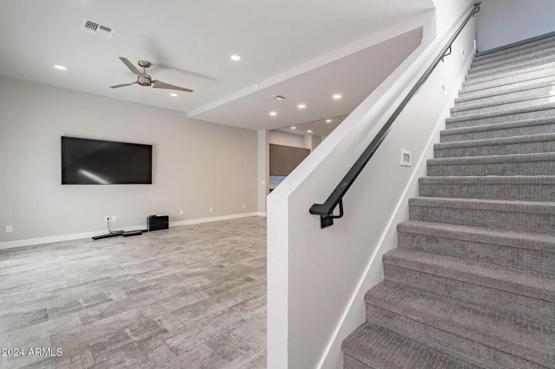 Real Estate Picture 8