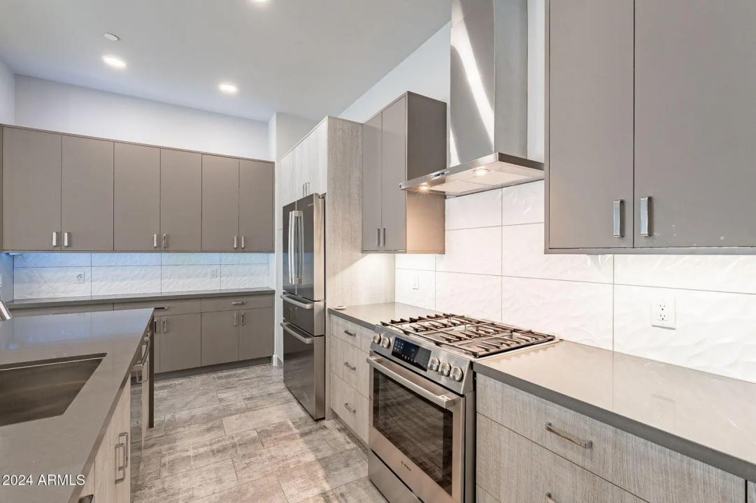 Real Estate Picture 9