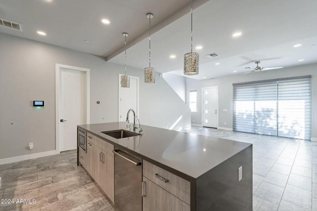 Real Estate Picture 11