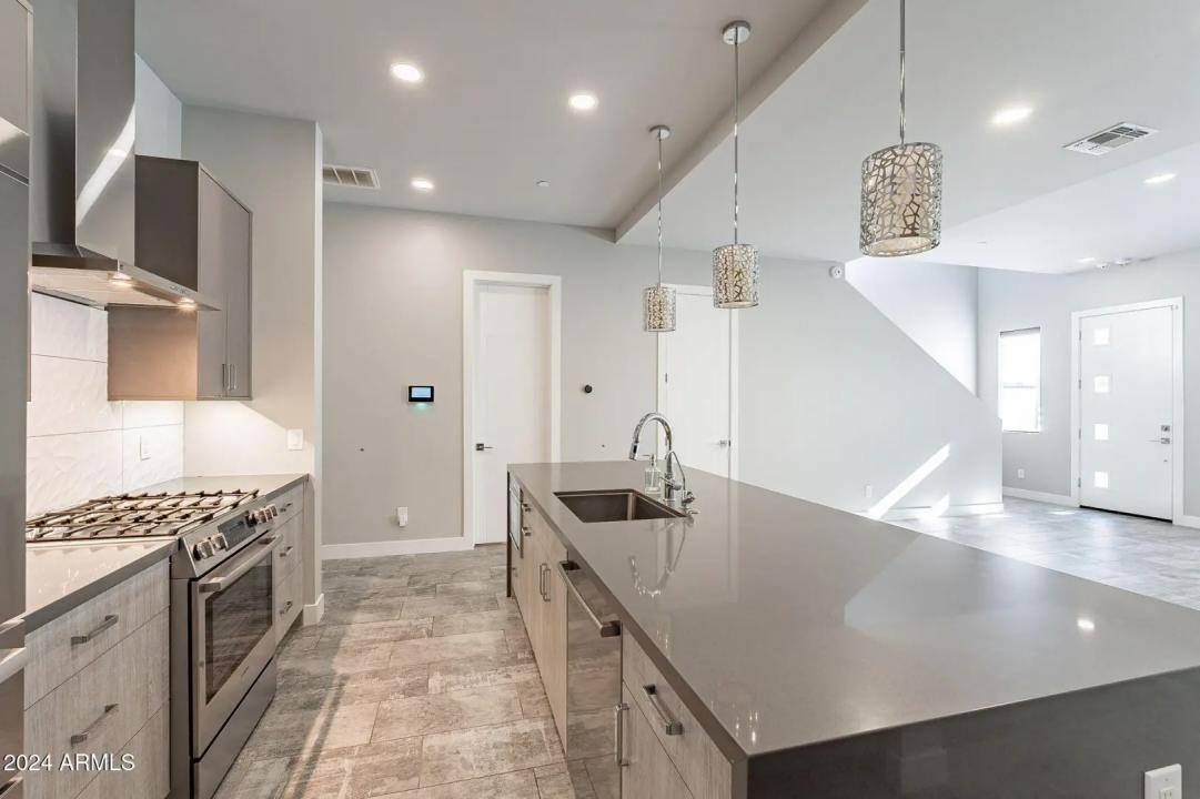 Real Estate Picture 12