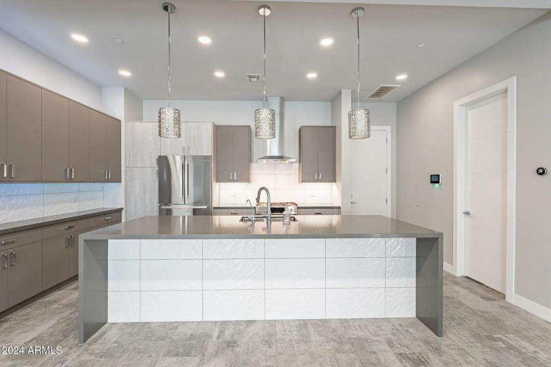 Real Estate Picture 14
